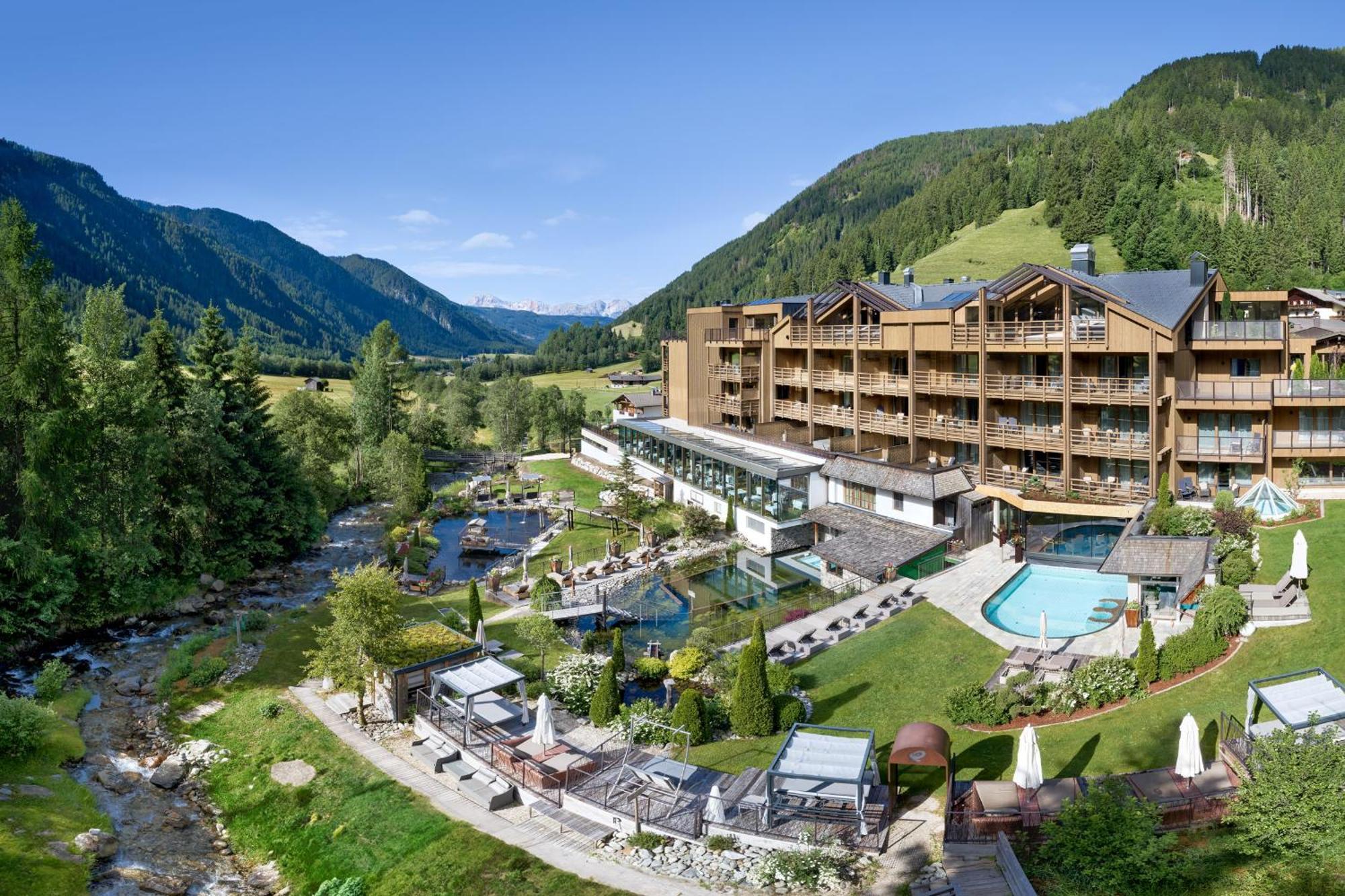 Hotel Quelle Nature Spa Resort Santa Maddalena in Casies Exterior foto